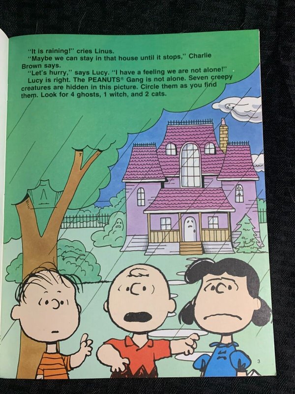 1981 THE PEANUTS GANG Visits a Haunted House VF- 7.5 Scholastic SBS