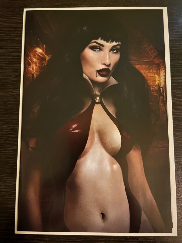 VAMPIRELLA #9 COSPLAY INCENTIVE EXCLUSIVE VIRGIN COVER LTD 500 NM+