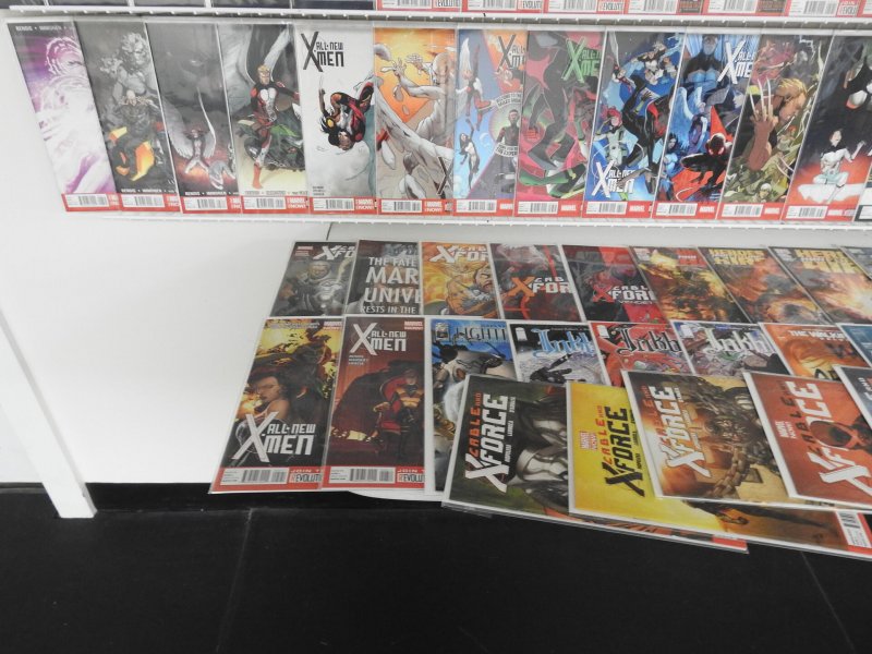 Huge Lot 150+ Comics W/X-Men, Wolverine, Thunderbolts+ Avg VF-NM Condition!