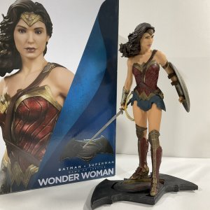 DC Wonder Woman Gal Gadot Statue Batman Superman Dawn Of Justice NIB