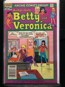 Archie's Girls Betty and Veronica #318 (1982)
