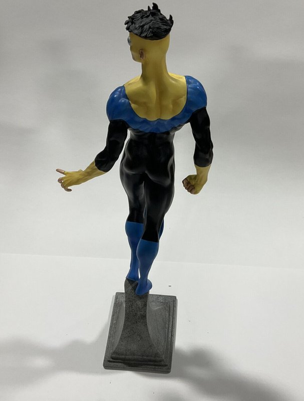 Invincible CS Moore Studio Signed Clayburn Moore 347/1400 Statue Rare HTF Image