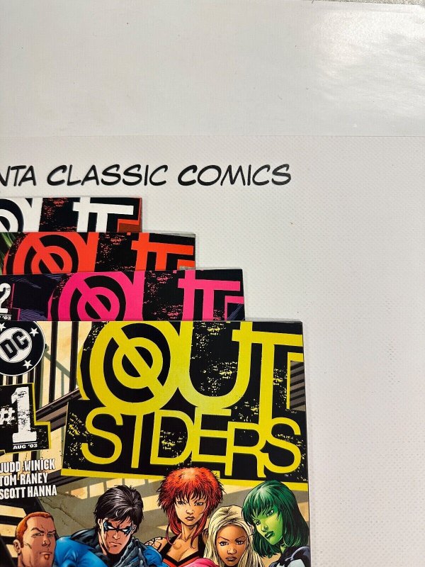 4 Outsiders DC Comic Books # 1 2 3 4 Batman Superman Flash  19 CT3