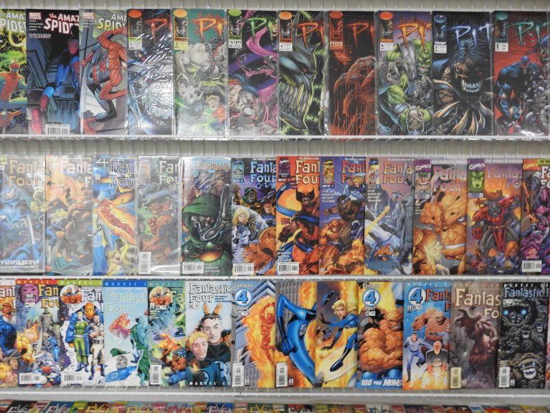Huge Lot 200+ Comics W/ Fantastic Four, Spider-Man, Pitt+ Avg VF Condition!