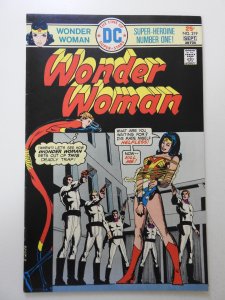 Wonder Woman #219 (1975) VF+ Condition!