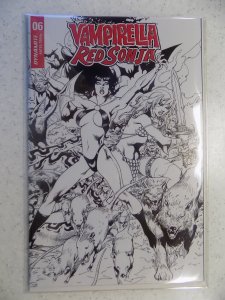 VAMPIRELLA RED SONJA # 6 CASTRO 1:7 B & W DYNAMITE AWESOME