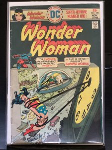 Wonder Woman #220 (1975)