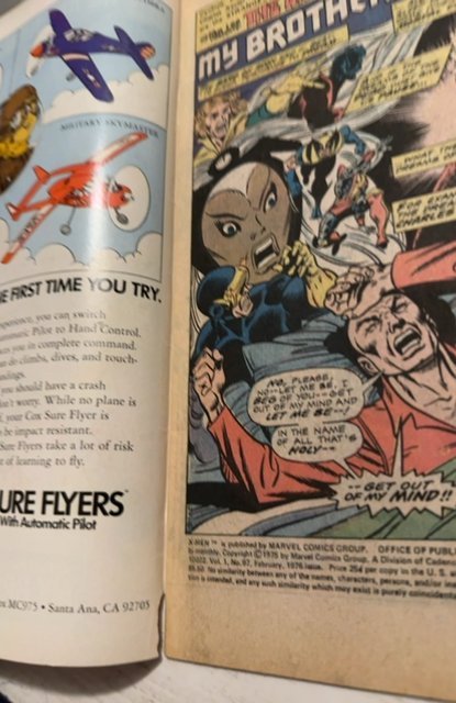 The X-Men #97 (1976)brother vs brother - small spin split lower chip out