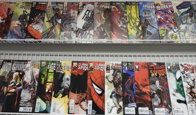 Huge lot of comics! Spider-Man, Conan, Wolverine, 2x Signed Green Lantern