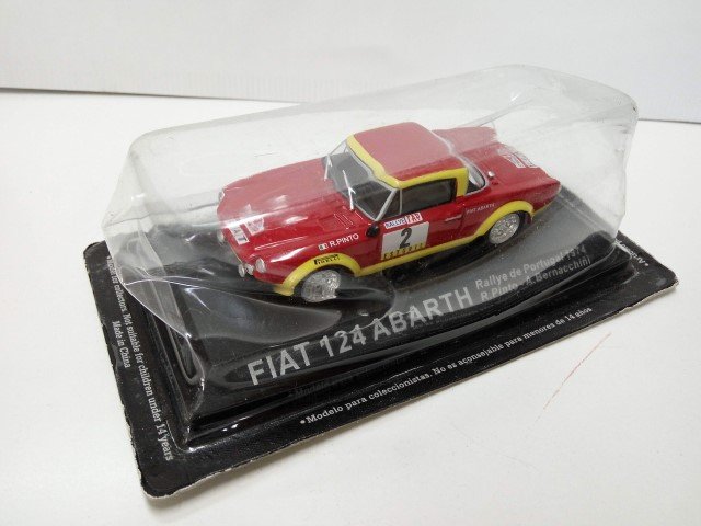 Coche Escala/Scale Diecast Car: FIAT 124 ABARTH - R.Pinto (Portugal 1974)