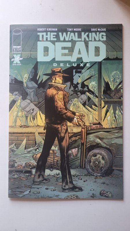 The Walking Dead Deluxe #1 Cover B (2020) OG Homage