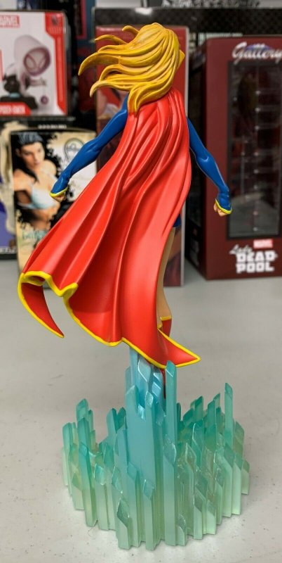 Supergirl Mini Statue DC Direct Limited Edition 