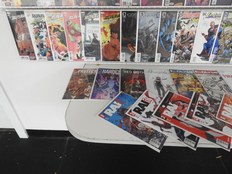 Huge Lot 140+ Comics W/ Catwoman, Runaways, Witcher, +More Avg VF+ Condition!
