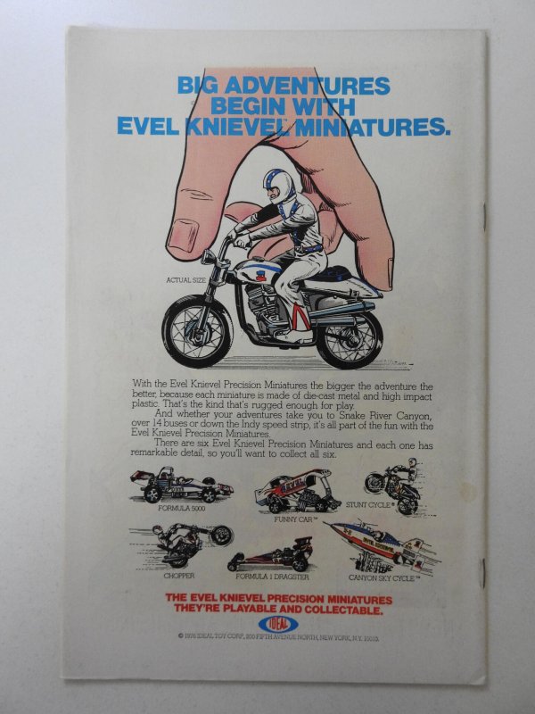 The Incredible Hulk #207  (1977) W/ The Defenders! Sharp VF-NM Condition!