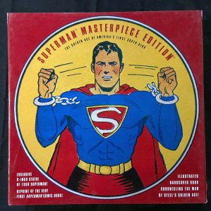 SUPERMAN MASTERPIECE COLLECTION INCLUDES HARDCOVER BOOK AND 8 INCH STATUE