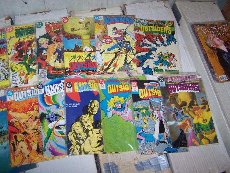 outsiders lot of 19 comics  # 1 2 4 9 10 13 15-28 KATANA - BLACK LIGHTNING   