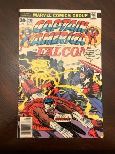 Captain America #205 (1977) - VF