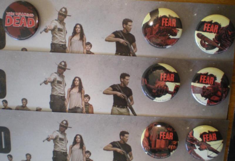 WALKING DEAD #75 Promo Poster, Zombies,+ 9 Promo Cards / misc, + 3 buttons, 1 2