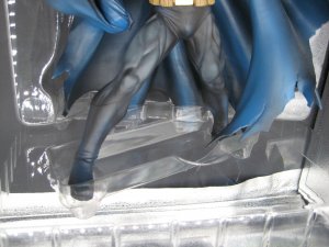 Batman Kotobukiya Artfx 1/6 scale Pre-Painted PVC Batman Statue Blue 