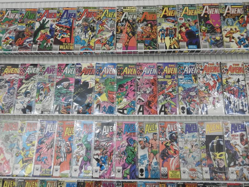 Huge Lot 200+ Comics W/ Avengers, Infinity, Uncanny+ Avg VF-NM Condition!!