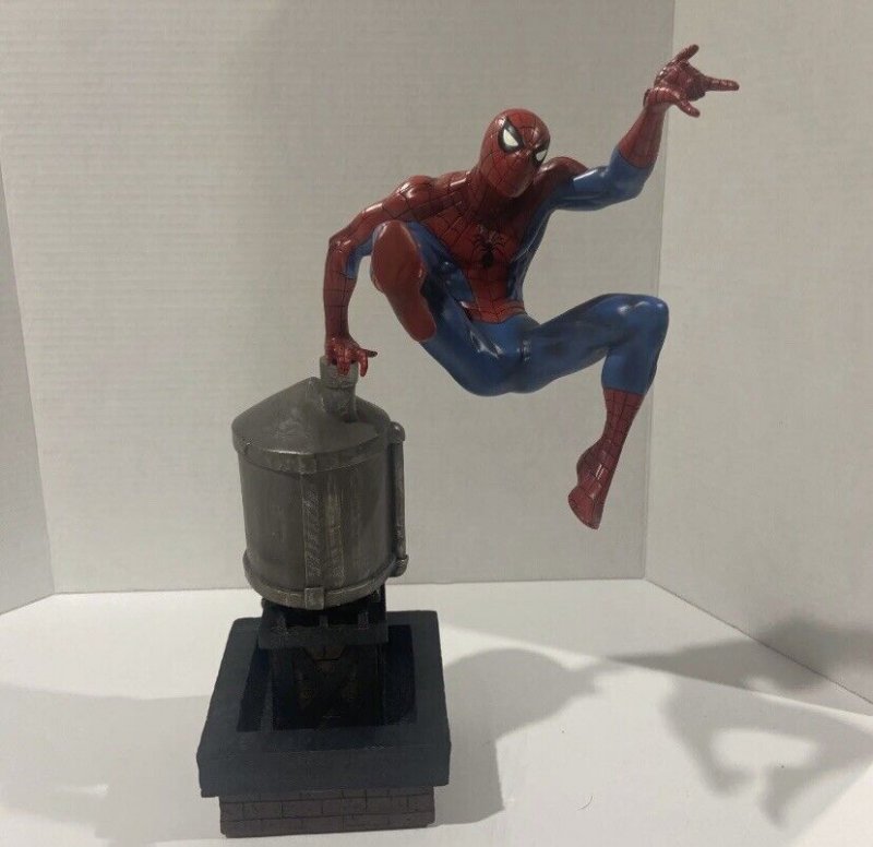 Spider-Man Statue  by Bowen *Classic Version* Marvel John Clearly 270/1000 NIB