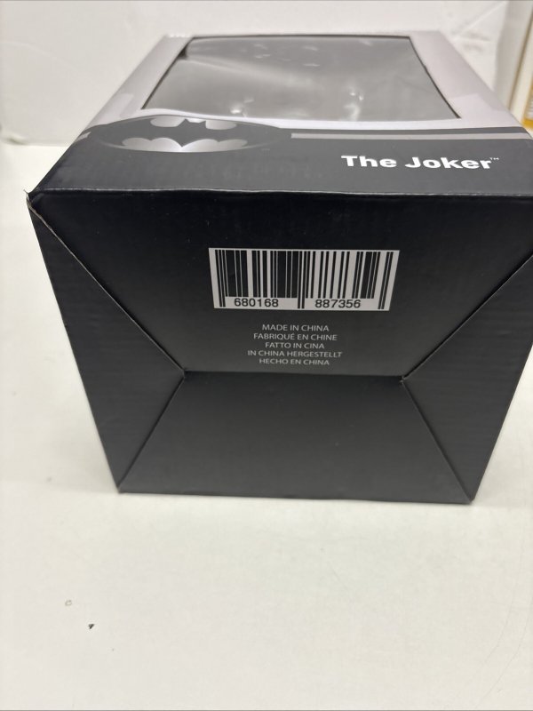 THE JOKER Statue (2018) ThinkGeek Gamestop Batman Chronicles Collectibles