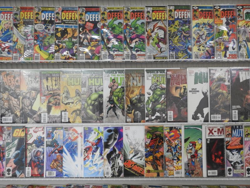 Huge Lot 140+ Comics W/Spider-Man,  Defenders,  X-Men+ Avg VF- Condition!!