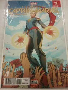 The Mighty Captain Marvel Comic #1 NW37