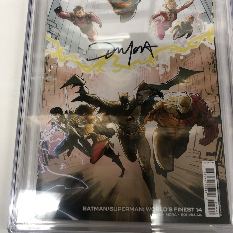 Batman / Superman : World's Finest  (2023) # 14 (CGC 9.8 SS) Signed Dan Mora C=1