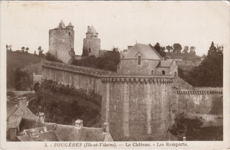 CPA Fougeres le Chateau , Les Remparts (1237571)