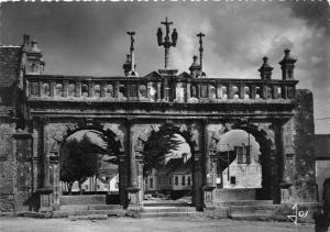 BR18440 Sizun le monumental arc de triomphe  france