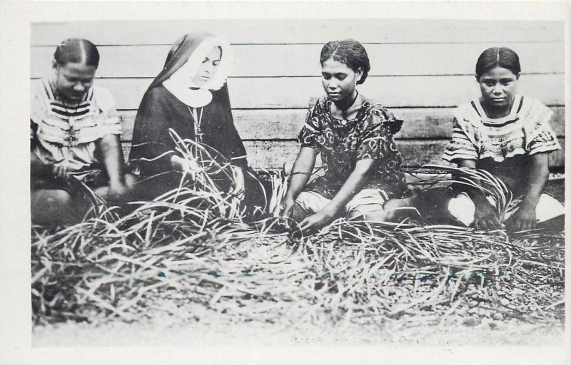 Futuna Pacific Islands Oceania native women manufacture of mats photo postcard