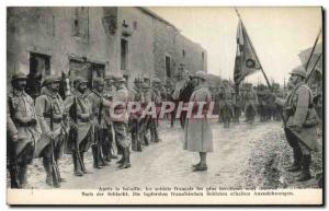 Old Postcard Medaille After the battle the French Army soldiers