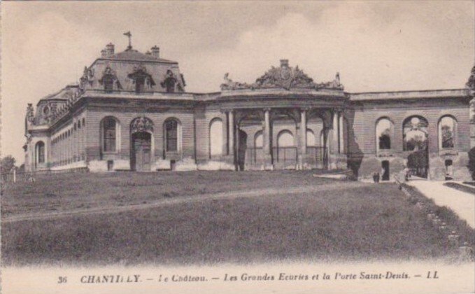 France Chantilly Le Chateau Les Grandes Ecuries et la Porte Saint-Denis