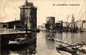 CPA La ROCHELLE - Sortie du Port (354507)