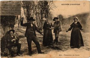 CPA  Bourrée d'Auvergne - Presentation des Dames - Folklore - Types  (482388)