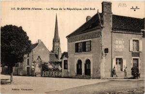 CPA St-SAVIN - La Place de la Republique (365786)