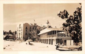 RPPC WAIKIKI BEACH HAWAII REAL PHOTO POSTCARD (c. 1940s)