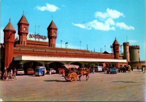 VINTAGE CONTINENTAL SIZE POSTCARD RAILWAY STATION AT LAHORE PAKISTAN POSTED 1977