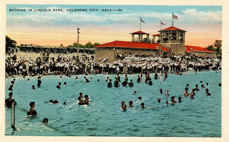 OK - Oklahoma City. Bathing in Lincoln Park