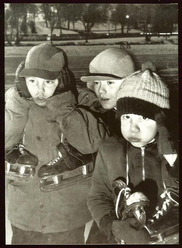 Minnesota, Kids braving the cold at Como Park, 1954