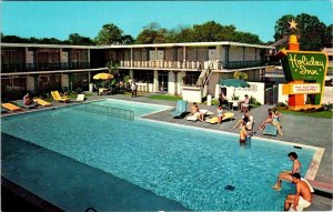 Albany, GA Georgia HOLIDAY INN MOTEL Highway 19 & 82 ROADSIDE Pool View Postcard