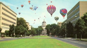 Postcard View of Air Balloons in State Capitol in Sacramento, CA. 6 x 4.      N6