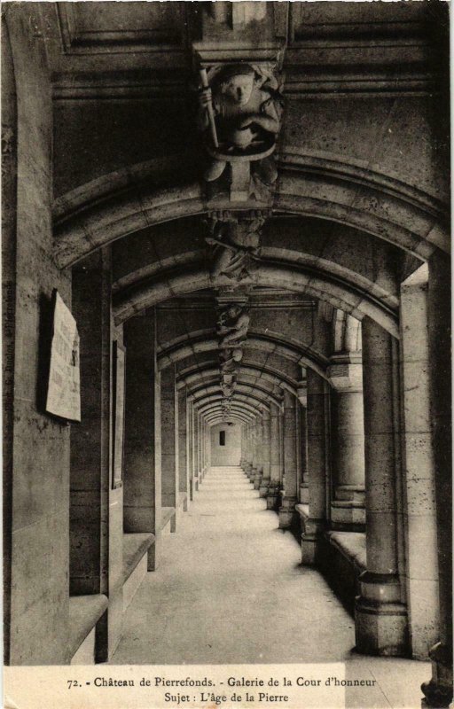 CPA Compiegne- Chateau, Galerie de la Cour d'honneur FRANCE (1009168)