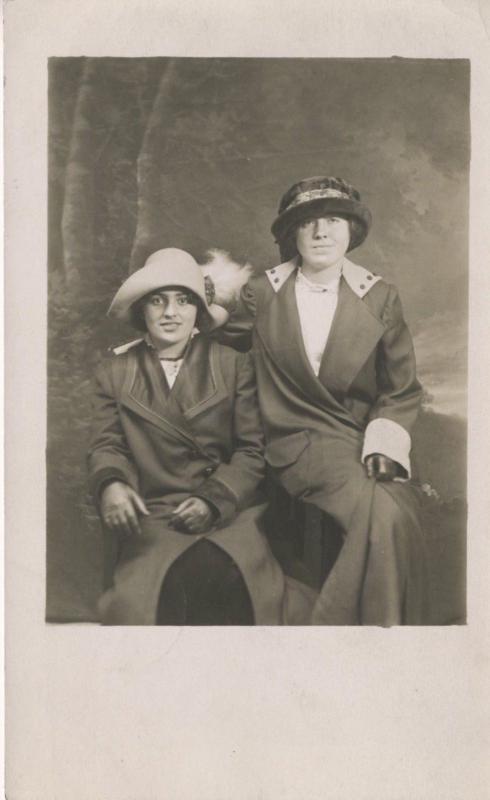 Portrait Off Two Young Women Girls Chicago Postal Studio Real Photo Postcard D8