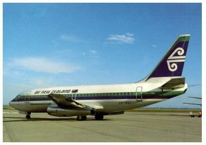 Air New Zealand Cameleon  B737 219C at Auckland Airplane Postcard