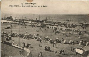 CPA ARCACHON-Cote d'Argent-une bataille de fleurs sur le Bassin (27827)