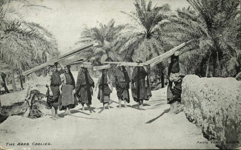 iraq, BASRA BASRAH ‏البصرة‎‎ , Arab Coolies (1930s) Photo Venus Postcard