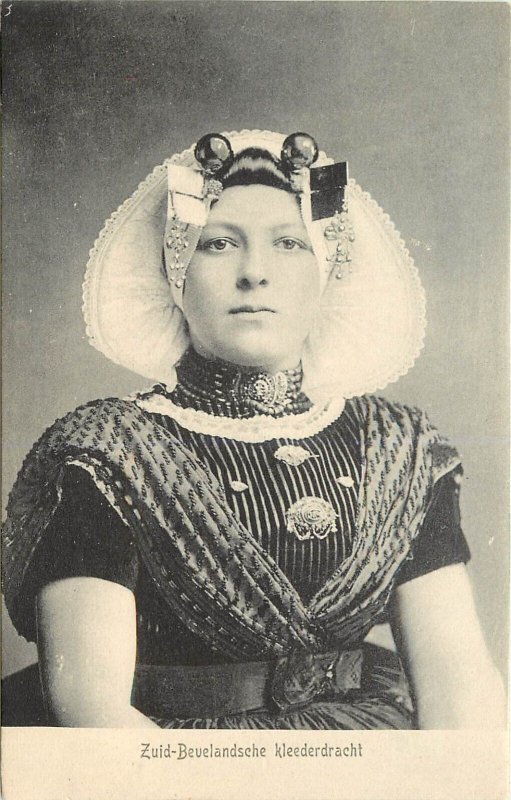 Postcard Beautiful Woman in Traditional Costume of Bevelandsche Netherlands Lace