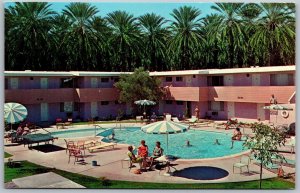 Vtg Palm Desert California CA Las Palmas Motor Lodge Motel Pool View Postcard